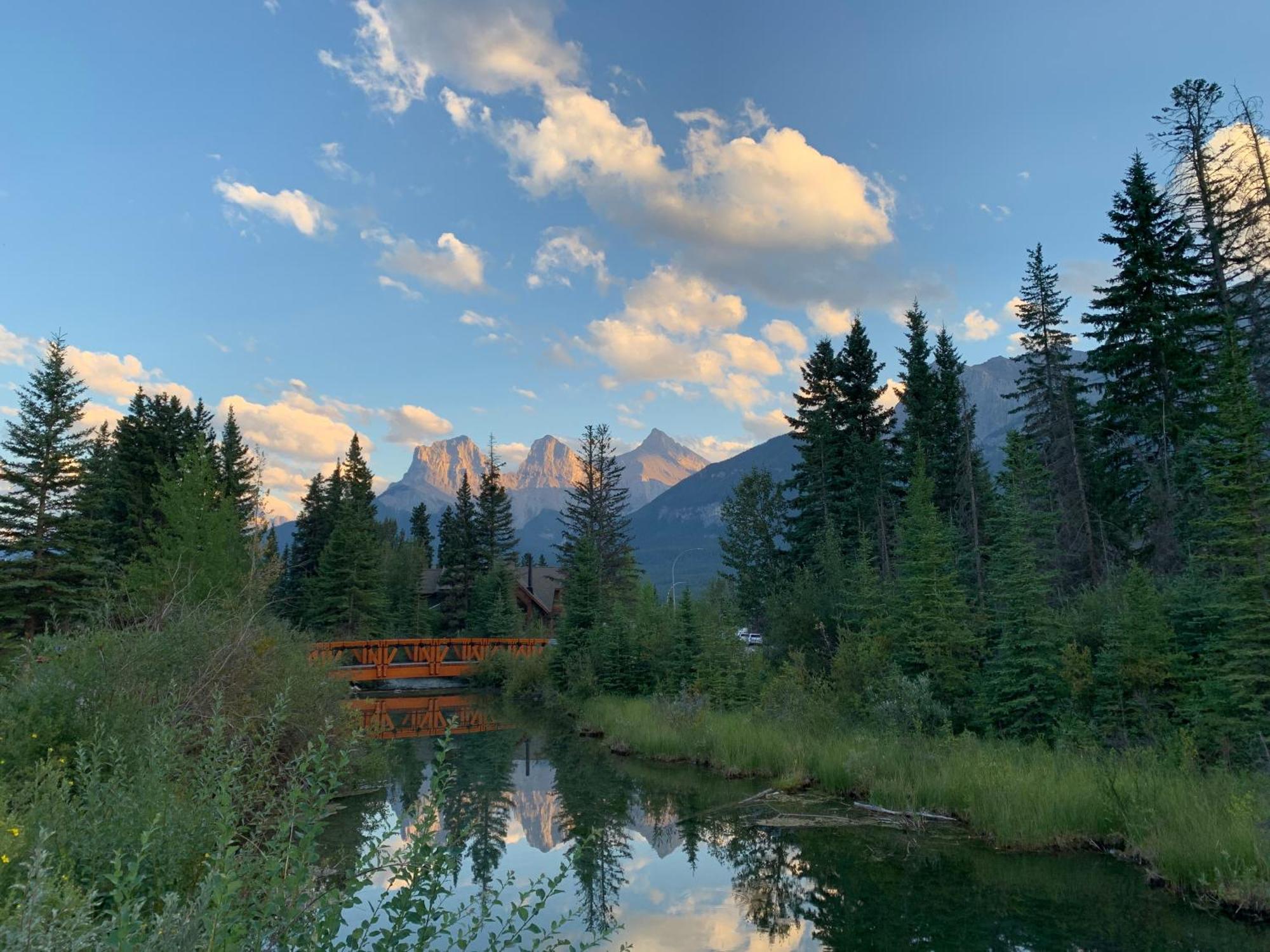 Enchanted Mountain Getaway Canmore Buitenkant foto